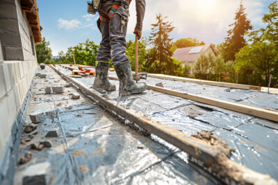 Installer soi-même une terrasse en résine pour économiser sur les coûts de main-d’œuvre
