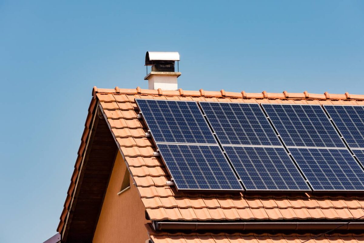 installation panneaux solaires sur tuile 