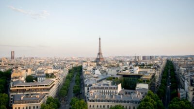 Quand Paris se rapproche d’un climat méditerranéen : l’adaptation urbaine devient une décision publique