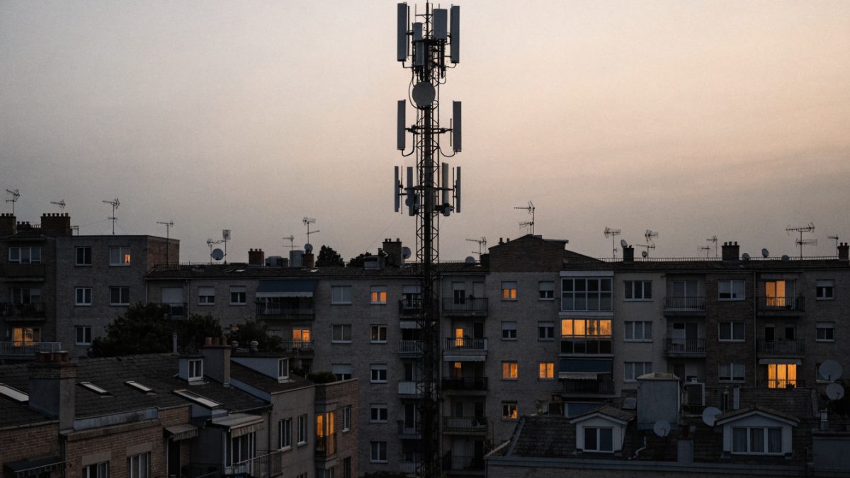 Antennes-relais : le silence de l'État est devenu une décision