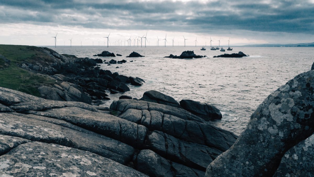 Éolien en mer, la ligne de faille qui traverse la politique énergétique